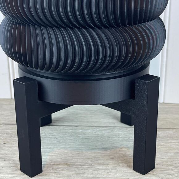 The Maro Planter Pot, Flower Pot, Indoor Planter w/ Drainage Holes - Picture 4 of 9